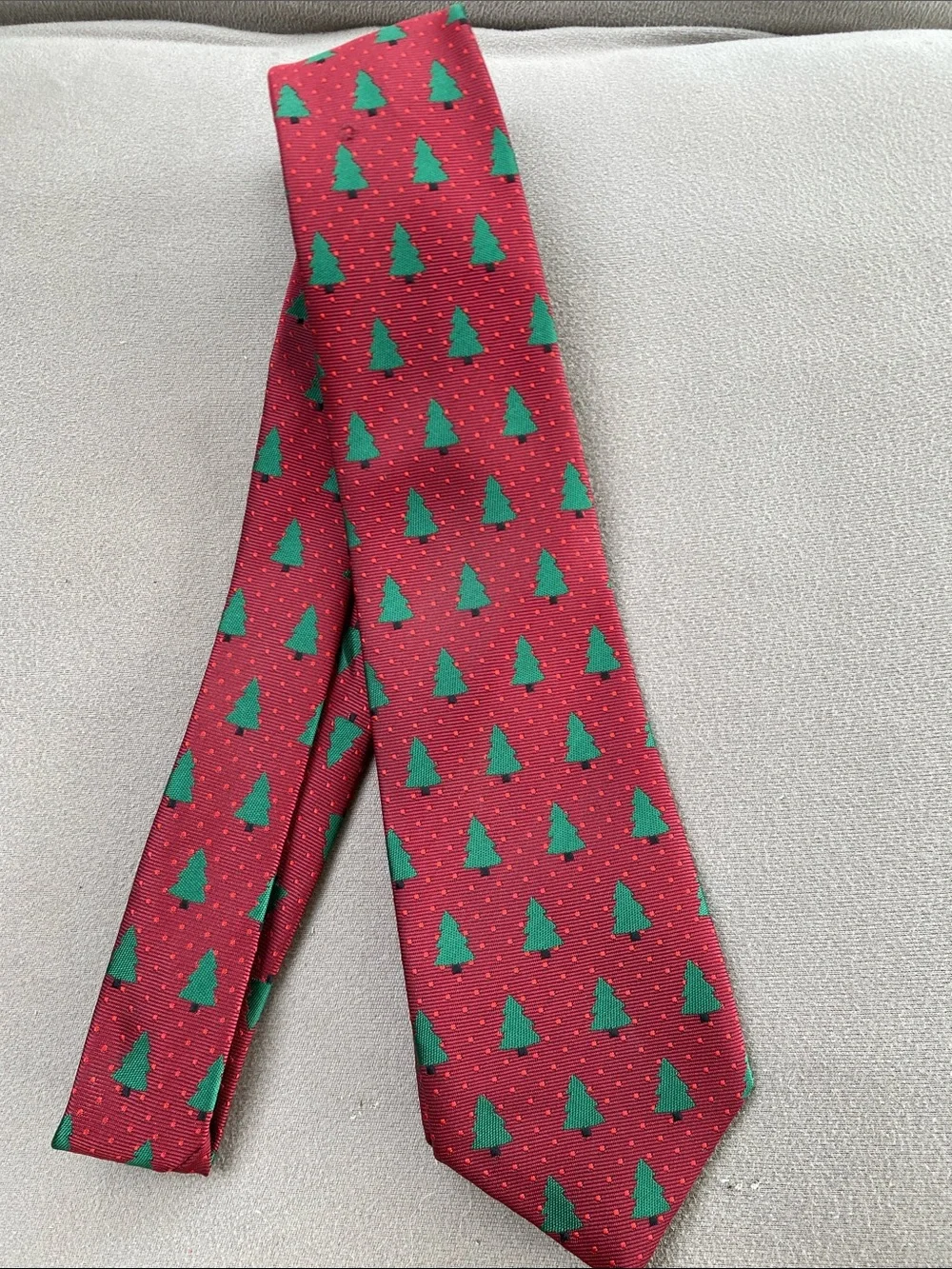 Red & Green Christmas Tree Patterned Tie - Classic Holiday Style Boys 8-14